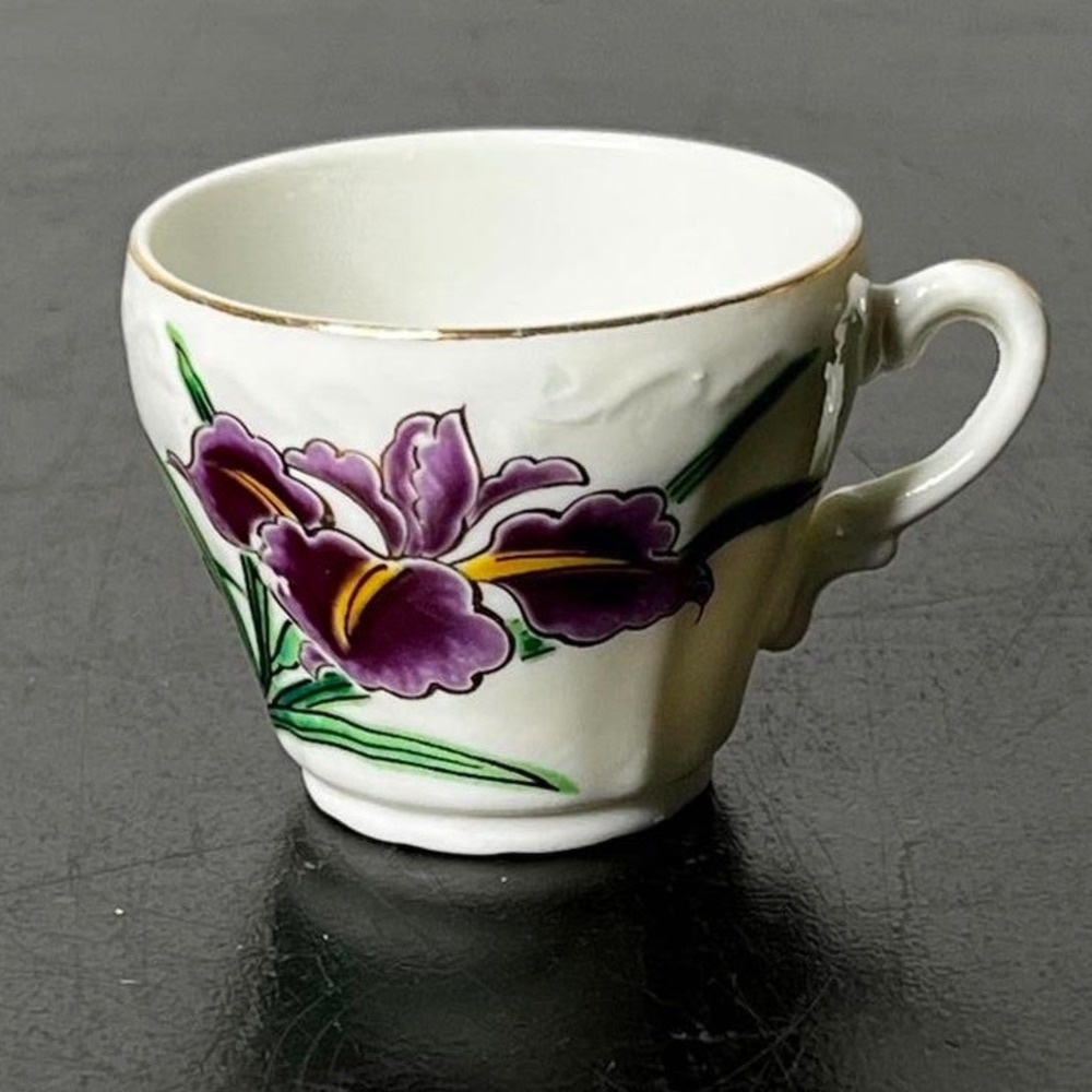 Japan Teacup White Purple Iris Floral Gold Trim Scalloped Vintage OS